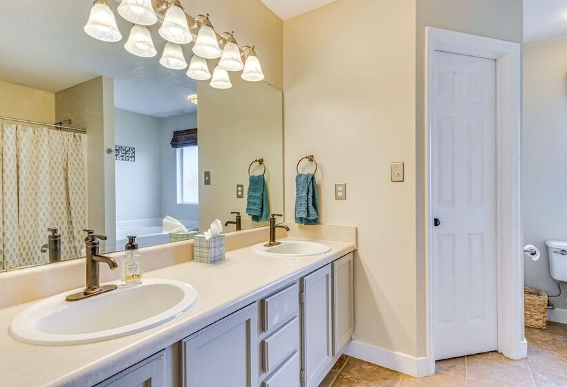 Pet Friendly Home W/ Yard 8 Mi To Perdido Keys!