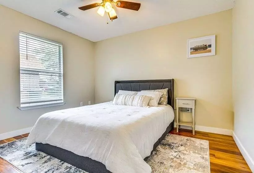 Pet Friendly Home W/ Yard   8 Mi To Perdido Keys!