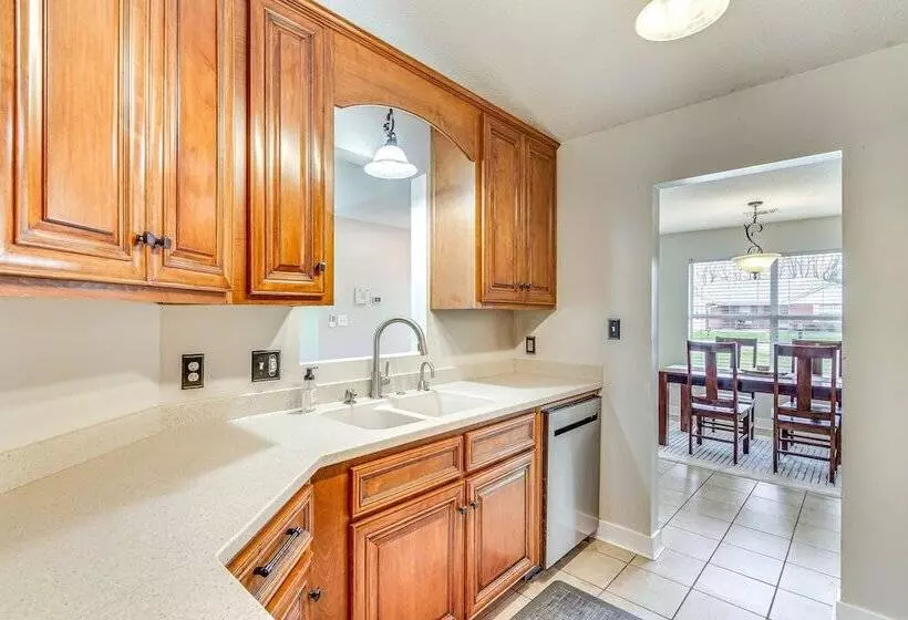 Pet Friendly Home W/ Yard   8 Mi To Perdido Keys!