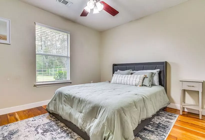 Pet Friendly Home W/ Yard   8 Mi To Perdido Keys!