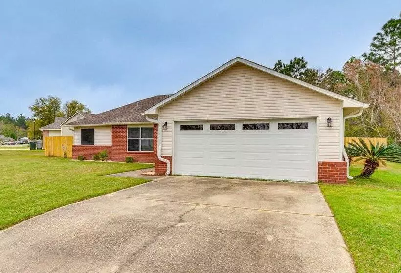 Pet Friendly Home W/ Yard   8 Mi To Perdido Keys!