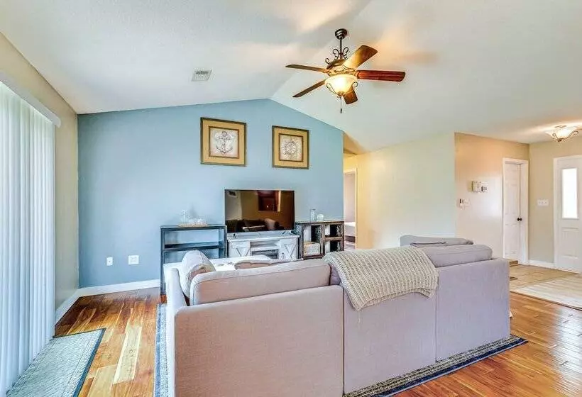 Pet Friendly Home W/ Yard   8 Mi To Perdido Keys!
