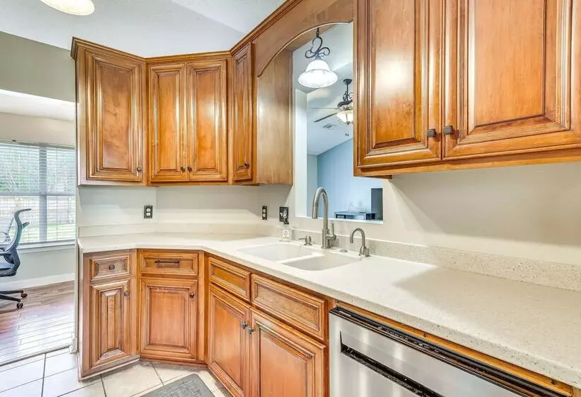 Pet Friendly Home W/ Yard   8 Mi To Perdido Keys!