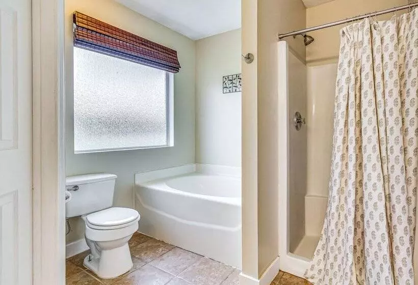 Pet Friendly Home W/ Yard   8 Mi To Perdido Keys!