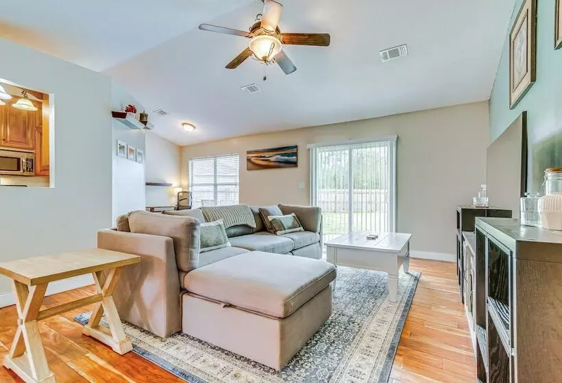 Pet Friendly Home W/ Yard   8 Mi To Perdido Keys!