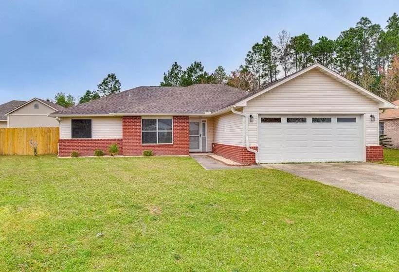Pet Friendly Home W/ Yard   8 Mi To Perdido Keys!