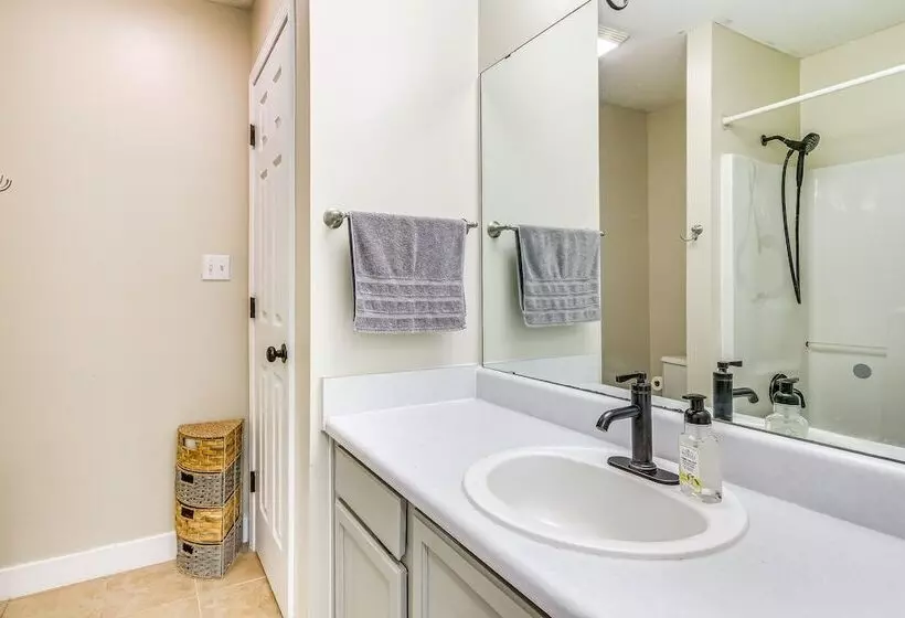 Pet Friendly Home W/ Yard   8 Mi To Perdido Keys!