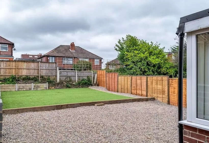 レジデンス Immaculate 5 Bed House In Leeds