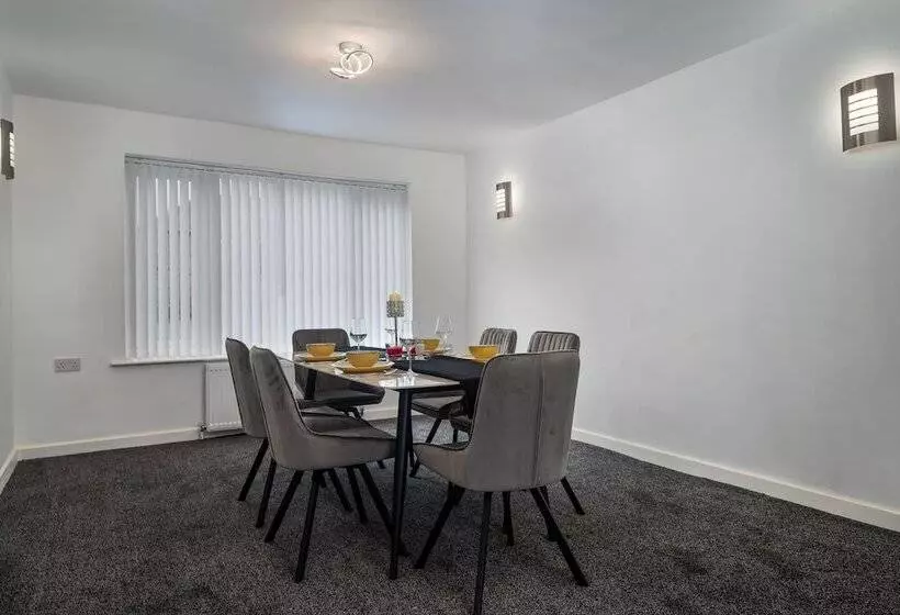 レジデンス Immaculate 5 Bed House In Leeds