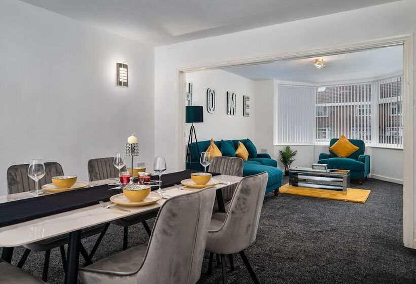 住所  Immaculate 5 Bed House In Leeds