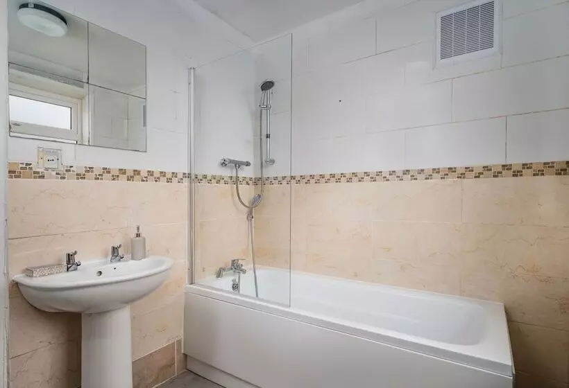 レジデンス Immaculate 5 Bed House In Leeds