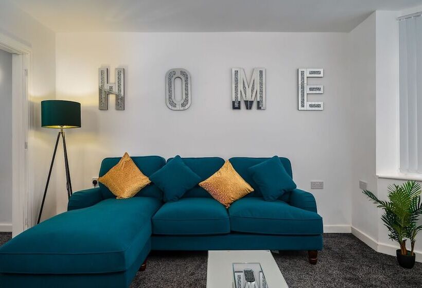 住所  Immaculate 5 Bed House In Leeds