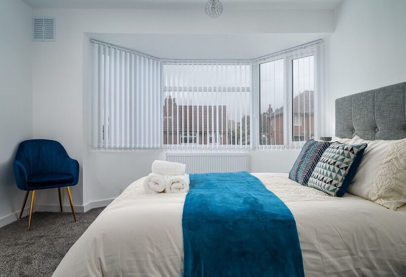 Резиденция Immaculate 5 Bed House In Leeds