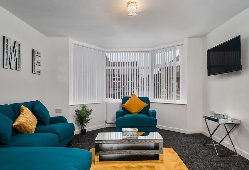 Резиденция Immaculate 5 Bed House In Leeds