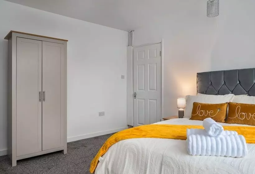 レジデンス Immaculate 5 Bed House In Leeds