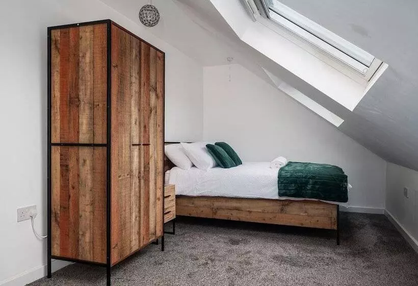 レジデンス Immaculate 5 Bed House In Leeds