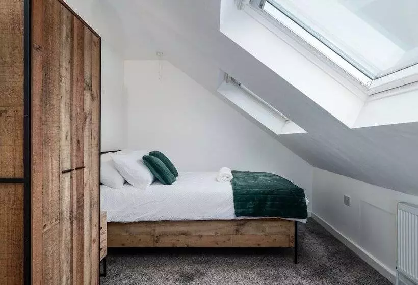 レジデンス Immaculate 5 Bed House In Leeds