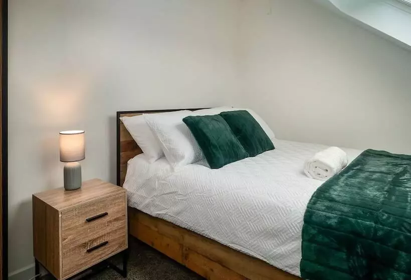 レジデンス Immaculate 5 Bed House In Leeds