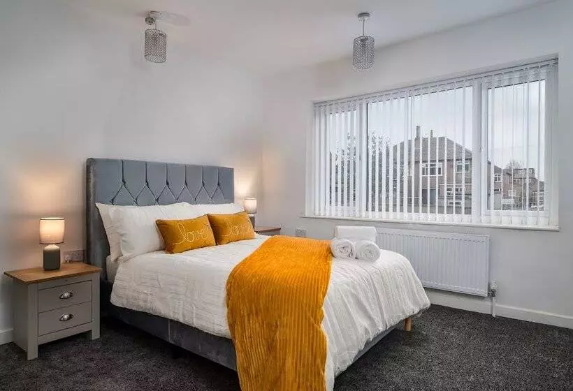 レジデンス Immaculate 5 Bed House In Leeds