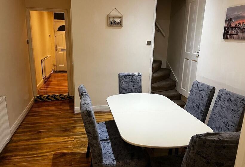 Residencia Stunning 3 Bed House In Nottingham