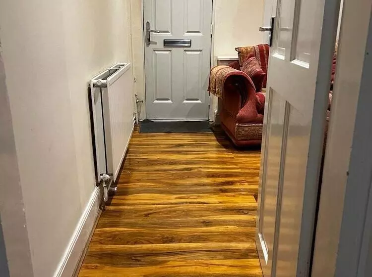اقامتگاه Stunning 3 Bed House In Nottingham