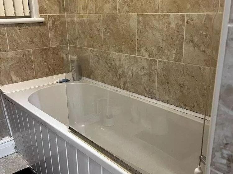 اقامتگاه Stunning 3 Bed House In Nottingham