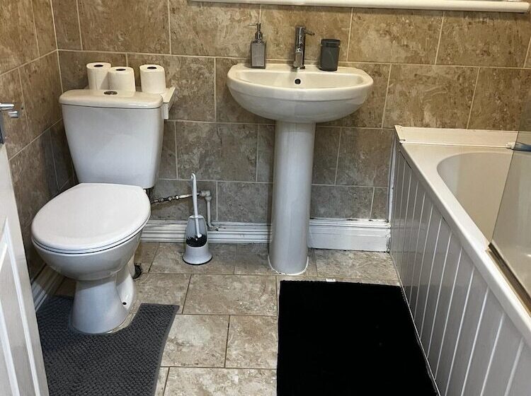 Residencia Stunning 3 Bed House In Nottingham