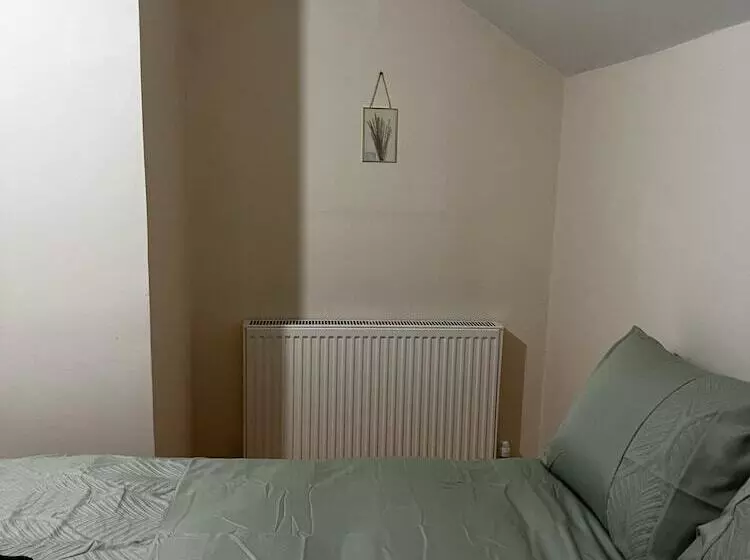اقامتگاه Stunning 3 Bed House In Nottingham