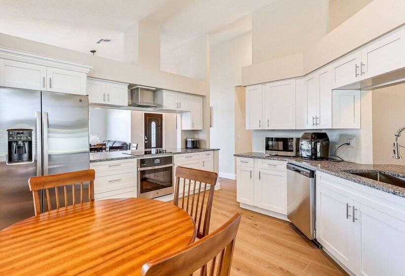 Valrico Home W/ Yard ~ 14 Mi To Downtown Tampa