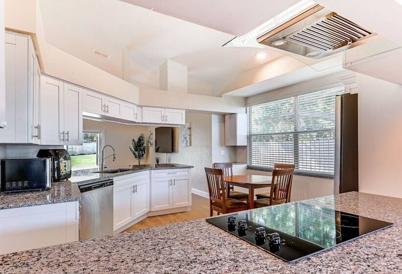 Valrico Home W/ Yard ~ 14 Mi To Downtown Tampa