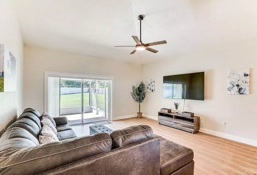 Valrico Home W/ Yard ~ 14 Mi To Downtown Tampa
