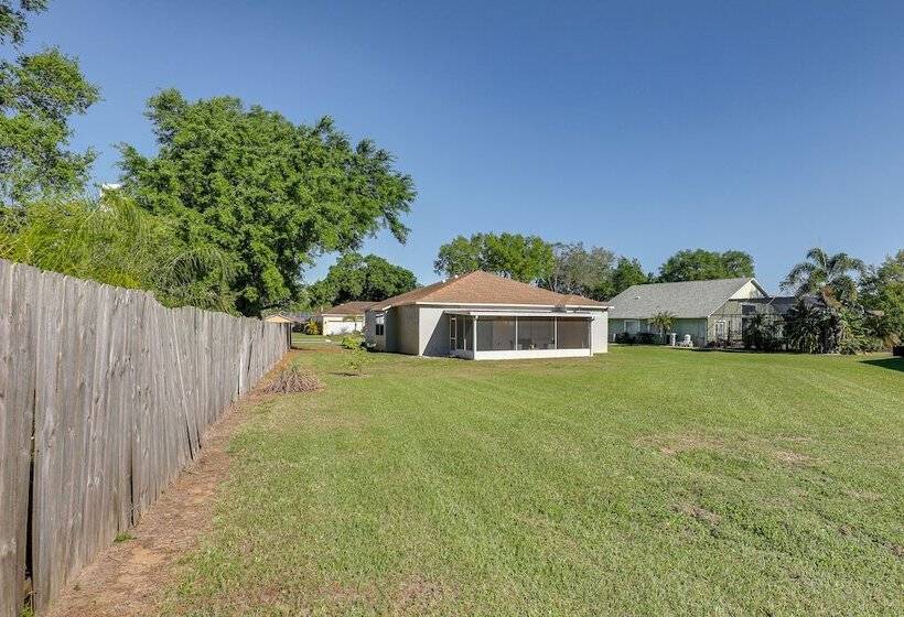 Valrico Home W/ Yard ~ 14 Mi To Downtown Tampa