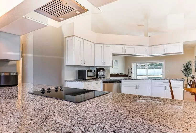 Valrico Home W/ Yard ~ 14 Mi To Downtown Tampa