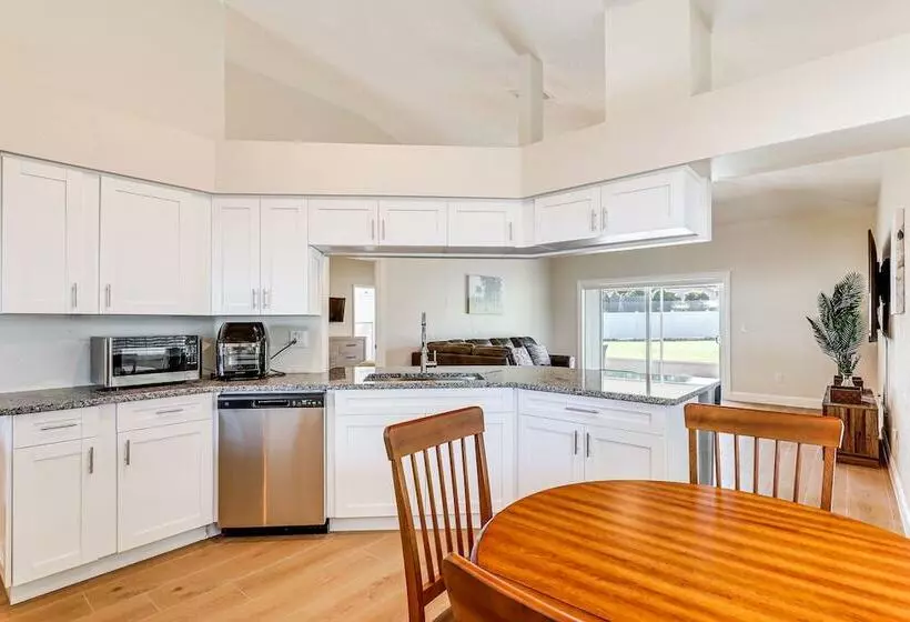 Valrico Home W/ Yard ~ 14 Mi To Downtown Tampa