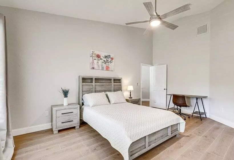 Valrico Home W/ Yard ~ 14 Mi To Downtown Tampa