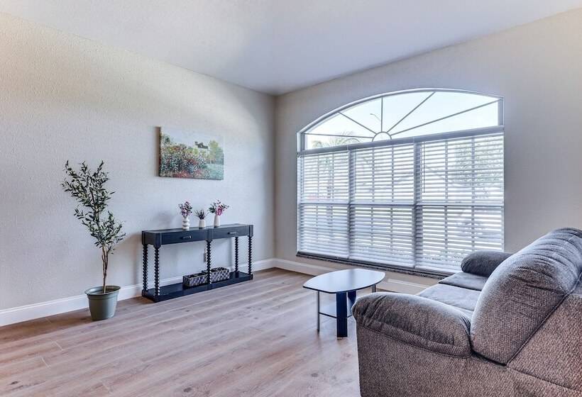 Valrico Home W/ Yard ~ 14 Mi To Downtown Tampa