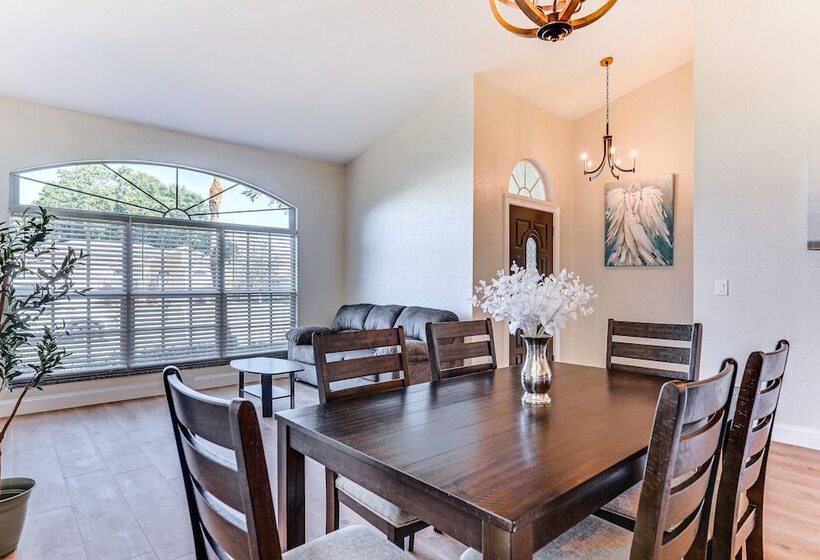 Valrico Home W/ Yard ~ 14 Mi To Downtown Tampa