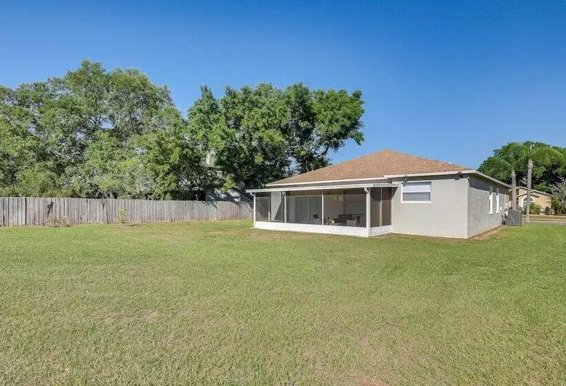 Valrico Home W/ Yard ~ 14 Mi To Downtown Tampa