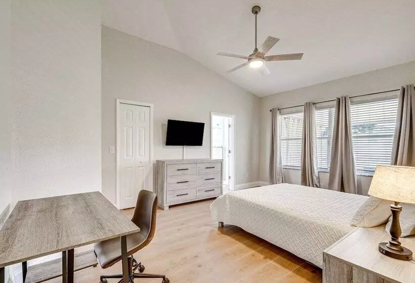 Valrico Home W/ Yard ~ 14 Mi To Downtown Tampa