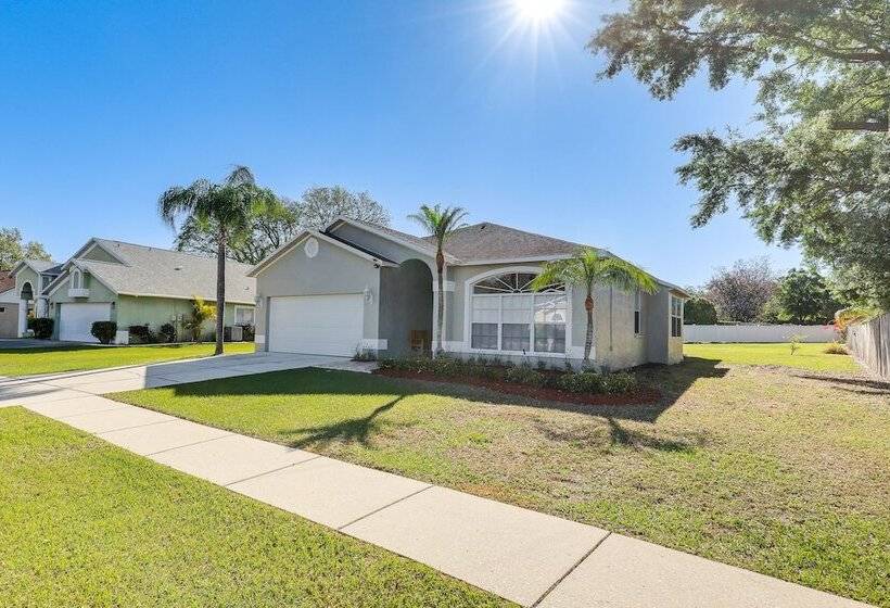 Valrico Home W/ Yard ~ 14 Mi To Downtown Tampa