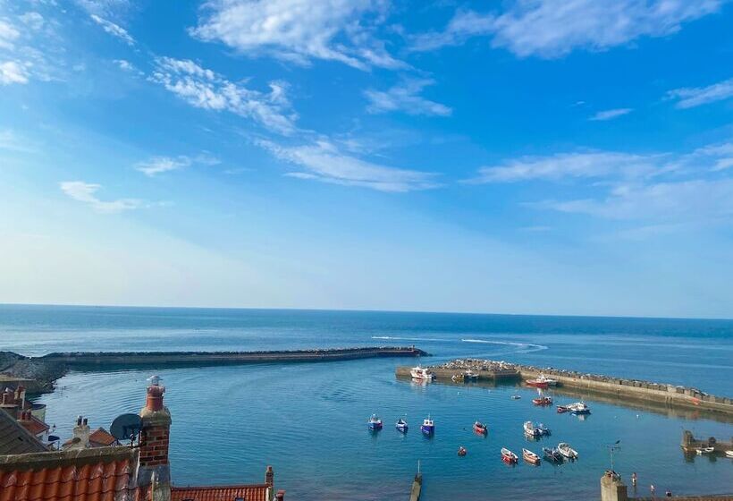 Beautiful 3 Bed Cottage With Stunning Sea Views