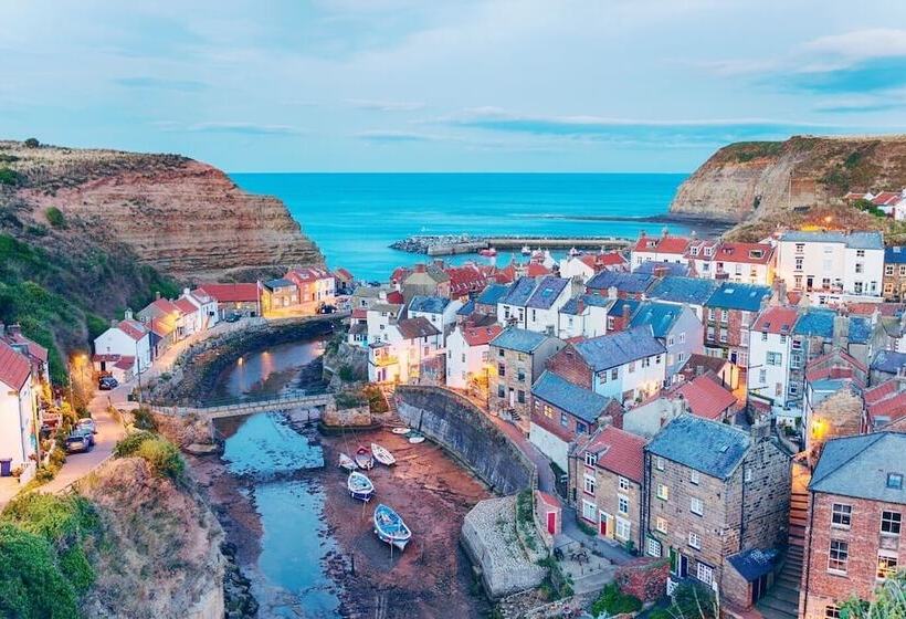 Beautiful 3 Bed Cottage With Stunning Sea Views