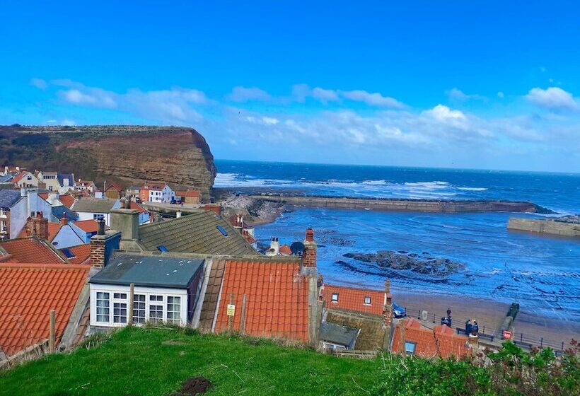 Beautiful 3 Bed Cottage With Stunning Sea Views