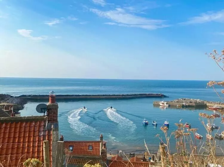 Beautiful 3 Bed Cottage With Stunning Sea Views