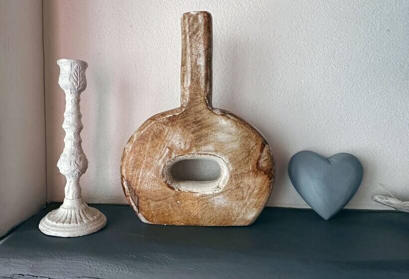 Beautiful 3 Bed Cottage With Stunning Sea Views