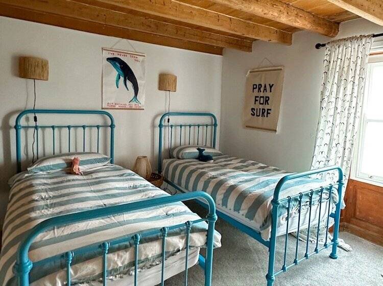 Beautiful 3 Bed Cottage With Stunning Sea Views