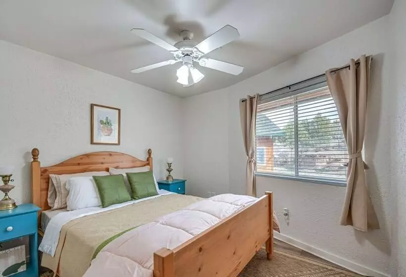 Canyon Rim Retreat W/ Private Yard & Hot Tub!