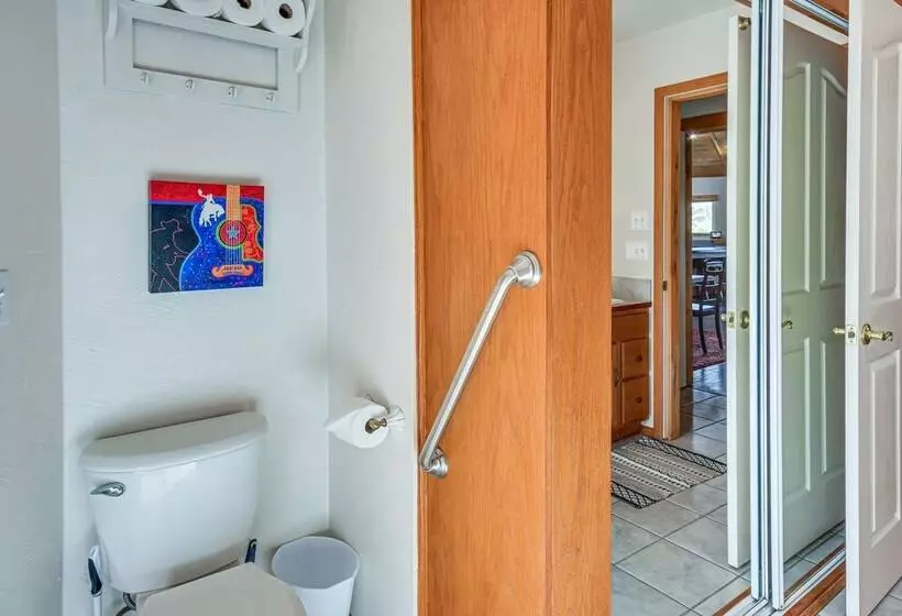 Canyon Rim Retreat W/ Private Yard & Hot Tub!