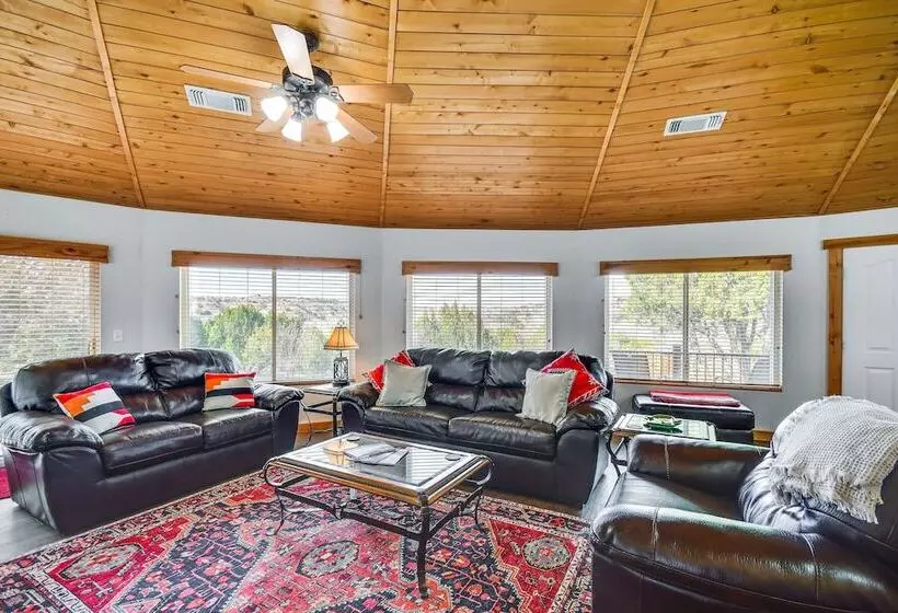 Canyon Rim Retreat W/ Private Yard & Hot Tub!