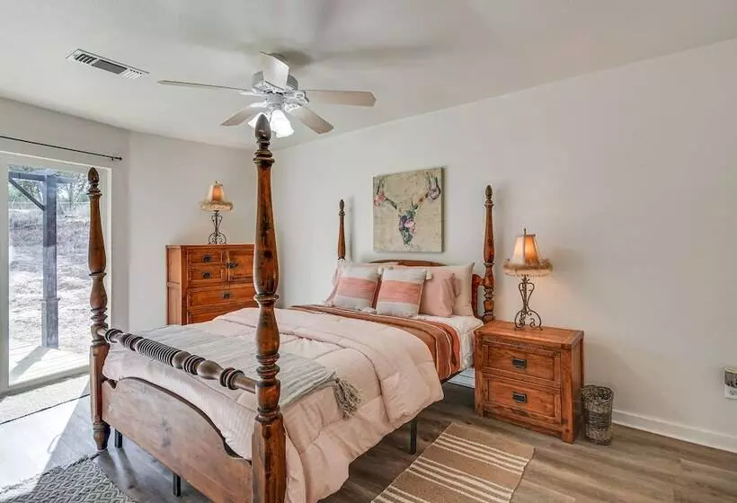 Canyon Rim Retreat W/ Private Yard & Hot Tub!